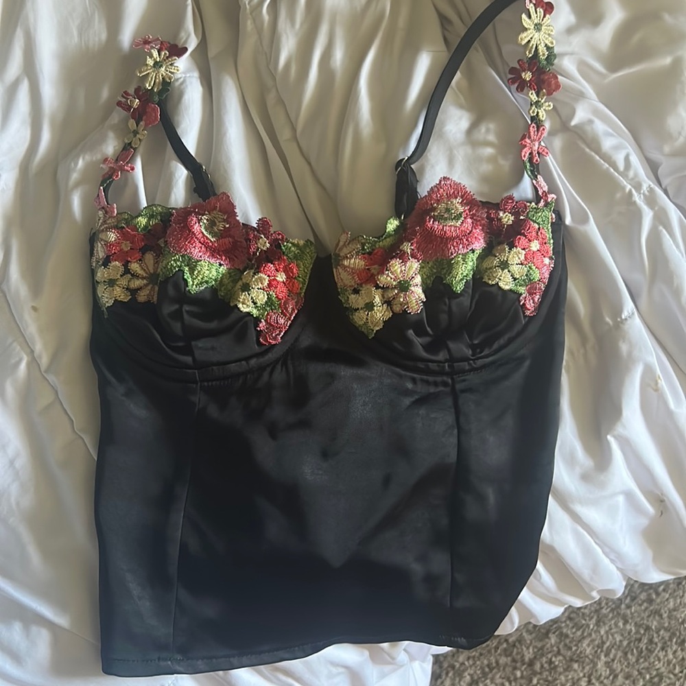 BRAND NEW princess polly black floral party top ; size: 0